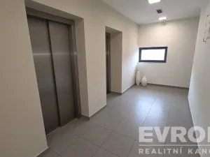 Pronájem kanceláře, Pardubice - Zelené Předměstí, třída Míru, 17 m2