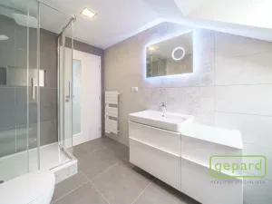 Prodej bytu 3+1, Karlovy Vary, Šumavská, 99 m2