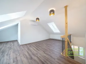Prodej bytu 3+1, Karlovy Vary, Šumavská, 99 m2