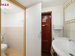 Prodej obchodního prostoru, Karlovy Vary, Jugoslávská, 142 m2