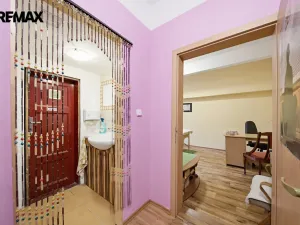 Prodej obchodního prostoru, Karlovy Vary, Jugoslávská, 142 m2