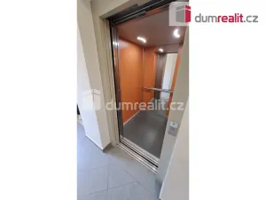 Pronájem bytu 1+kk, Praha - Veleslavín, Adamova, 31 m2