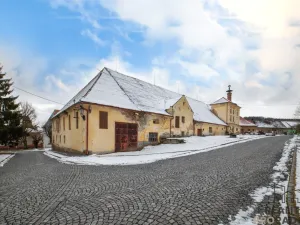 Prodej výrobních prostor, Chudenice, Mírové nám., 1906 m2
