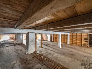 Prodej výrobních prostor, Chudenice, Mírové nám., 1906 m2