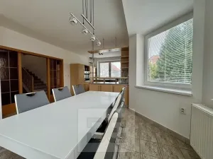 Pronájem rodinného domu, Česká, 200 m2