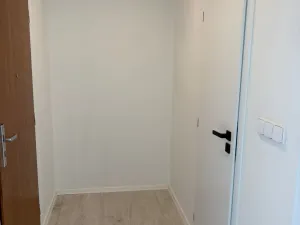 Prodej bytu 1+kk, Praha, Veltruská, 27 m2