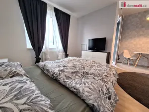 Pronájem bytu 1+kk, Praha, Strnadových, 33 m2
