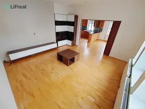 Pronájem bytu 4+1, Liberec, nám. Tržní, 130 m2