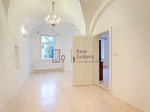 Pronájem bytu 2+1, Jindřichův Hradec - Jindřichův Hradec I, nám. Míru, 71 m2