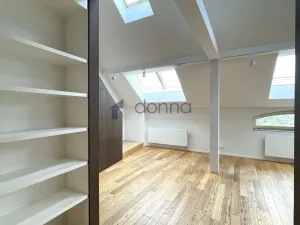 Pronájem bytu 3+1, Praha, U akademie, 130 m2