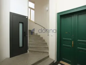 Pronájem bytu 3+1, Praha, U akademie, 130 m2