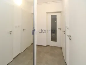 Pronájem bytu 2+1, Praha, Taškentská, 55 m2