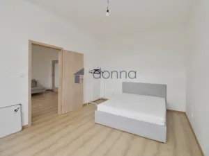 Pronájem bytu 2+kk, Praha, Na pecích, 48 m2