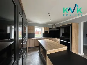 Prodej rodinného domu, Nová Role, 270 m2