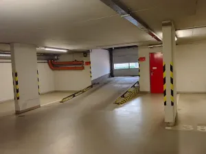 Pronájem garáže, Praha - Žižkov, Jeseniova, 13 m2