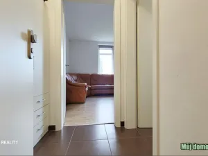 Pronájem bytu 1+kk, Praha - Uhříněves, Bečovská, 29 m2