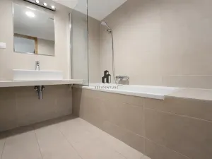 Pronájem bytu 2+kk, Praha - Holešovice, Komunardů, 57 m2