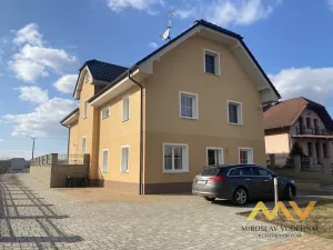 Pronájem bytu 4+kk, Lochenice, 115 m2