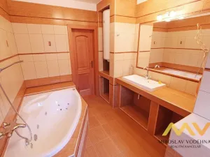 Pronájem bytu 4+kk, Lochenice, 115 m2