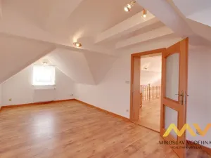 Pronájem bytu 4+kk, Lochenice, 115 m2