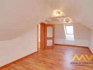 Pronájem bytu 4+kk, Lochenice, 115 m2