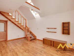 Pronájem bytu 4+kk, Lochenice, 115 m2