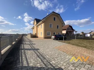 Pronájem bytu 4+kk, Lochenice, 115 m2