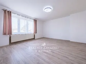 Prodej bytu 3+1, Nespeky, Benešovská, 62 m2