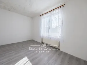 Prodej bytu 3+1, Nespeky, Benešovská, 62 m2