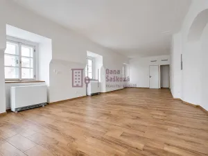 Pronájem obchodního prostoru, Jindřichův Hradec - Jindřichův Hradec I, nám. Míru, 50 m2