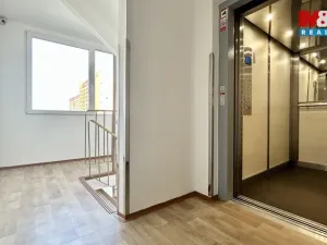 Pronájem bytu 2+kk, Praha - Bohnice, Poznaňská, 42 m2