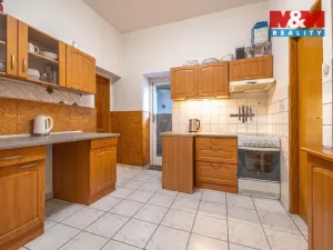 Prodej bytu 3+1, Nový Bor - Arnultovice, Gen. Svobody, 183 m2