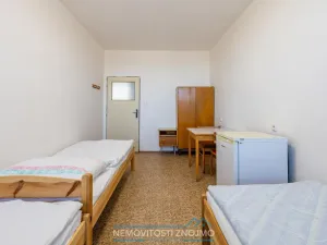 Pronájem atypického bytu, Hrušovany nad Jevišovkou, Cukrovarská, 10 m2