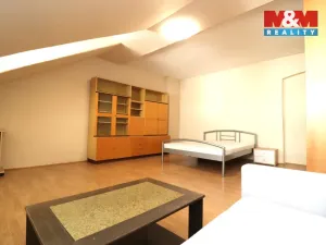 Pronájem bytu 1+1, Karlovy Vary, Jaltská, 46 m2