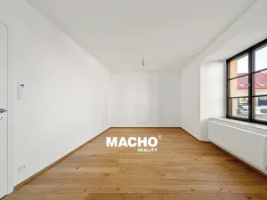 Pronájem bytu 1+kk, Praha, Bělehradská, 26 m2