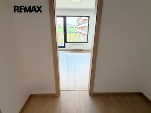 Pronájem bytu 2+kk, Praha - Letňany, Vyletalova, 54 m2