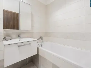 Prodej bytu 2+kk, Praha - Letňany, Hlučkova, 45 m2