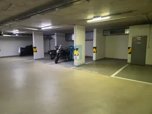 Prodej garážového stání, Praha, Poděbradská, 12 m2