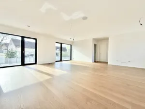 Prodej bytu 4+kk, Praha - Holyně, náměstí Pod lípou, 127 m2