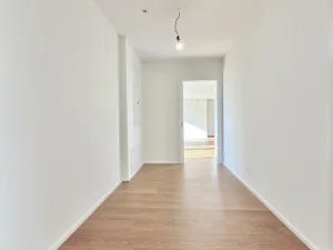 Prodej bytu 4+kk, Praha - Holyně, náměstí Pod lípou, 127 m2