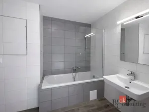 Pronájem bytu 2+kk, Pardubice - Ohrazenice, U Sportovní školy, 49 m2