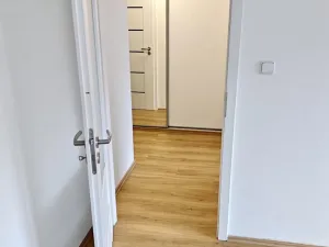 Pronájem bytu 2+kk, Praha - Kobylisy, Famfulíkova, 45 m2