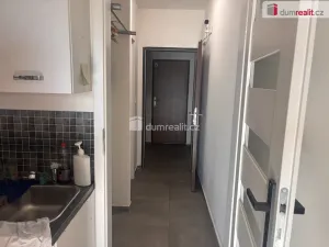 Pronájem atypického bytu, Praha - Běchovice, Podnikatelská, 14 m2