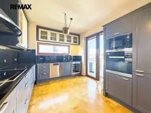 Prodej bytu 6+kk a větší, Praha - Hrdlořezy, Učňovská, 194 m2