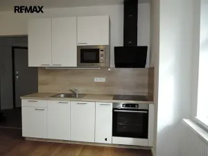 Pronájem bytu 2+kk, Praha - Smíchov, U Malvazinky, 40 m2