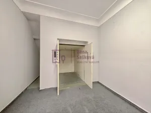 Pronájem obchodního prostoru, Jindřichův Hradec - Jindřichův Hradec I, nám. Míru, 525 m2