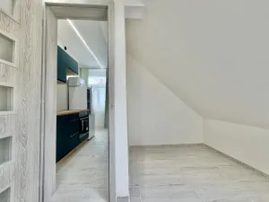 Pronájem bytu 2+kk, Praha - Žižkov, Na Jarově, 35 m2