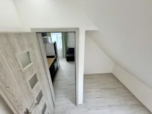 Pronájem bytu 2+kk, Praha - Žižkov, Na Jarově, 35 m2