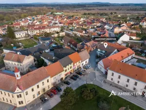 Pronájem obchodního prostoru, Pohořelice, nám. Svobody, 135 m2