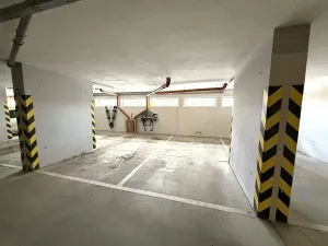 Pronájem garážového stání, Brno, Říčanská, 13 m2